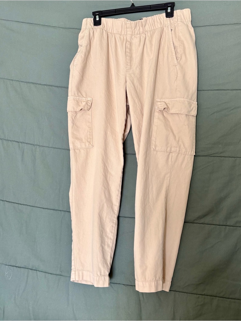 GAP Women’s Beige Cargo Pants Size Large